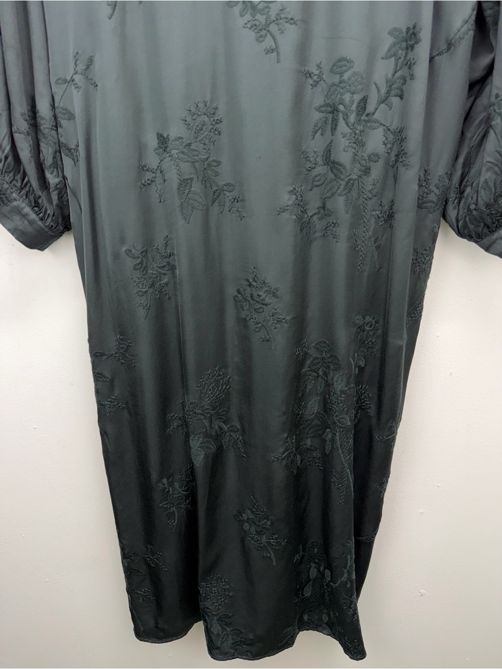 Zara size Medium-Large Women’s Dark Green Satin Floral Embroidered V-neck Dress - Picture 11 of 11